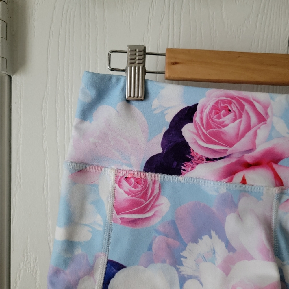 Fleo Shorts in Oasis Floral - Picture 6 of 7